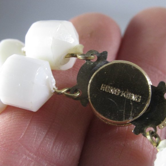 White Unique Octagon Lucite Beaded Double Strand Necklace Hong Kong Vint… - Picture 5 of 6